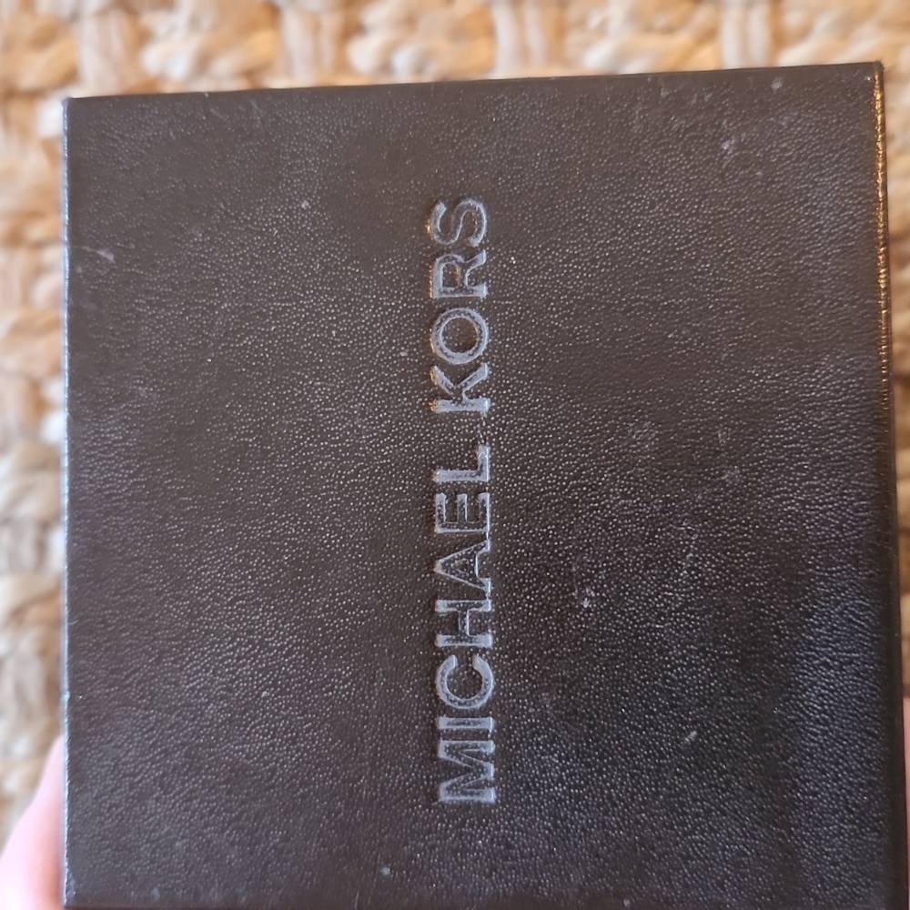 Michael Kors White Diamond Watch with Box - Picture 3 of 13
